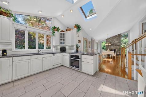 814 Amity Road Bethany CT 06524