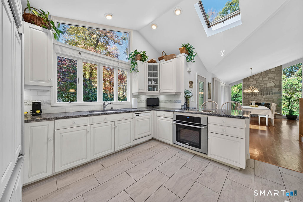 814 Amity Road Bethany CT 06524