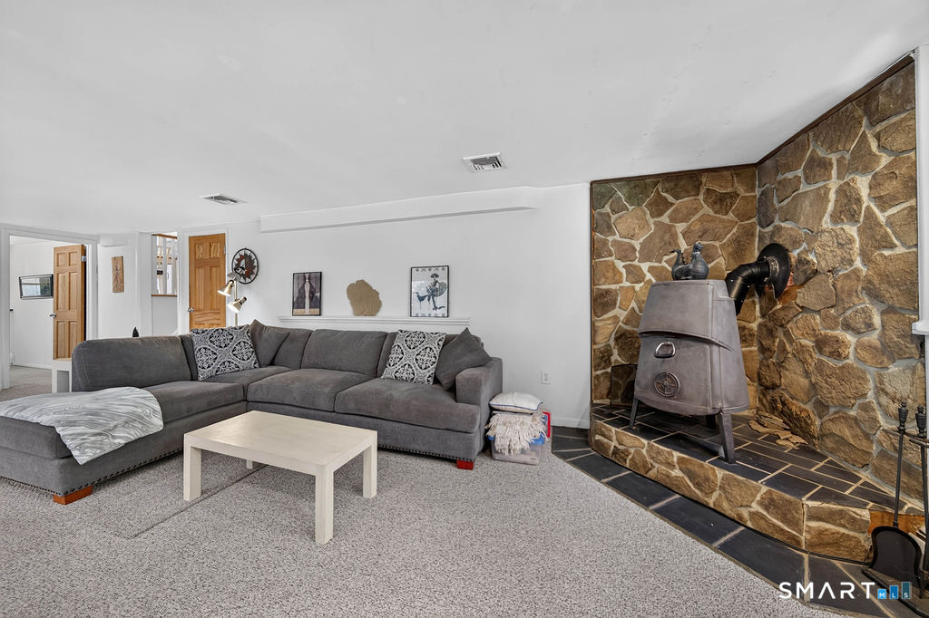 814 Amity Road Bethany CT 06524