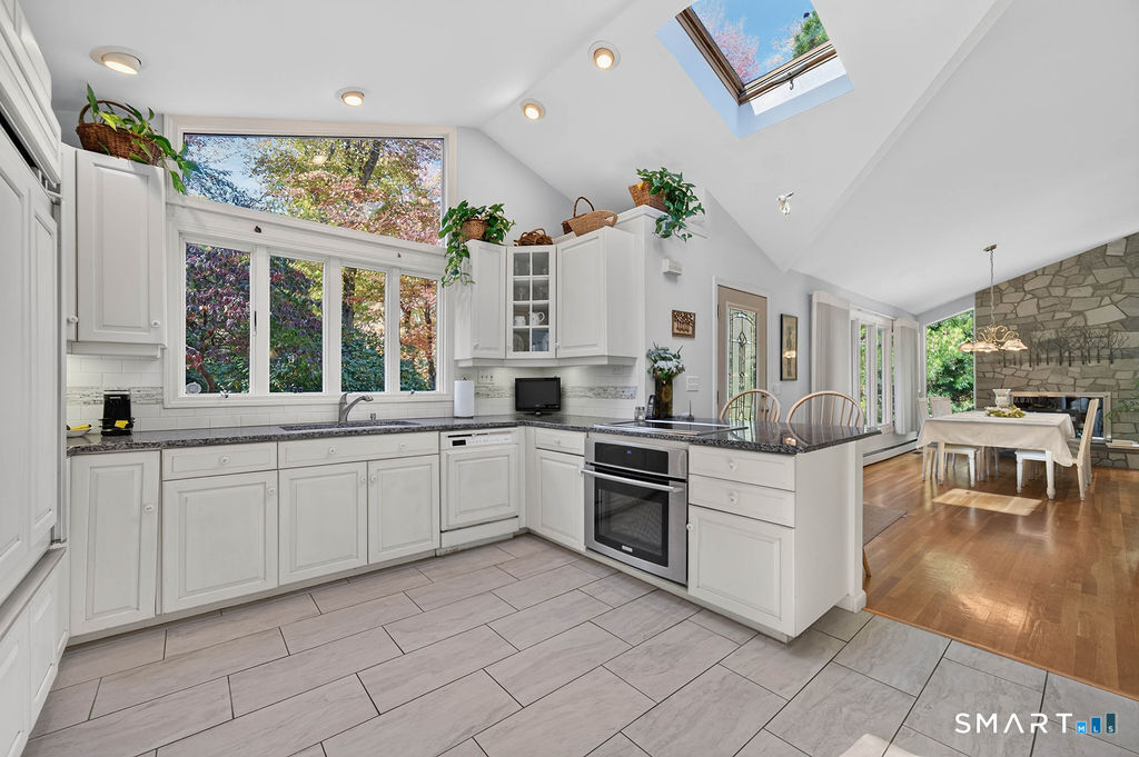 814 Amity Road Bethany CT 06524
