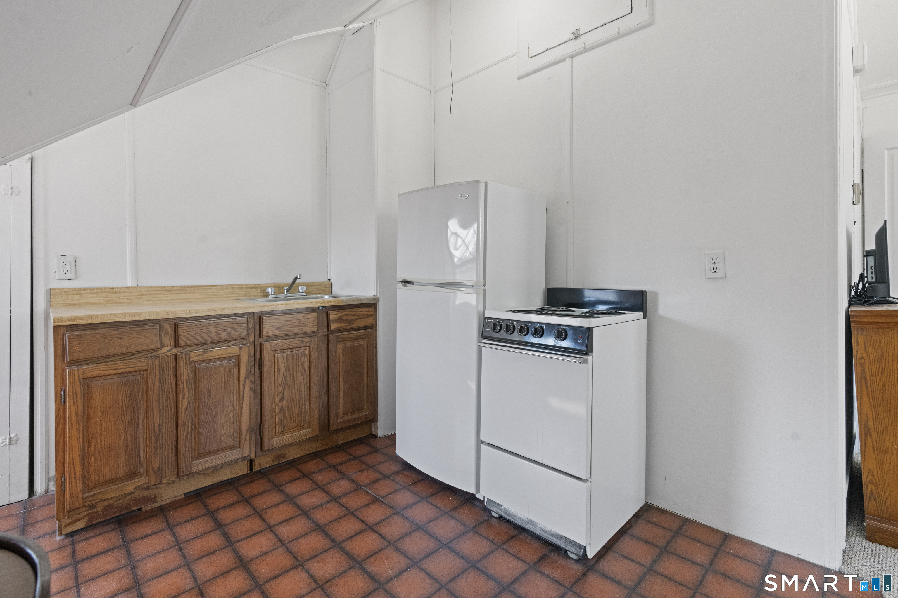 83 Kenyon Street Hartford CT 06105
