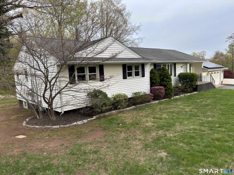 13 Robin Drive East Haven CT 06513