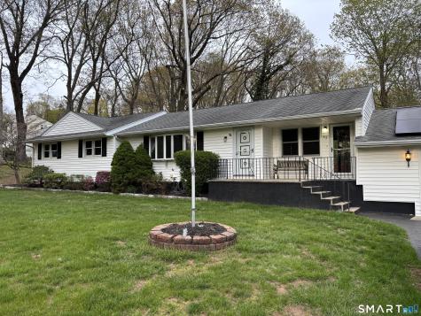 13 Robin Drive East Haven CT 06513