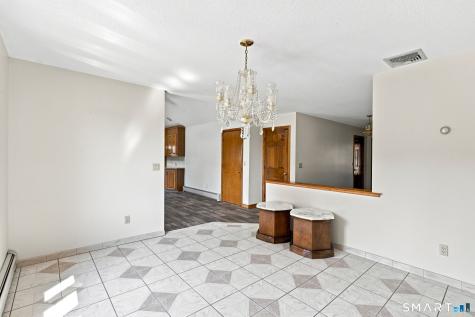 32 Knob Hill Lane Bristol CT 06010