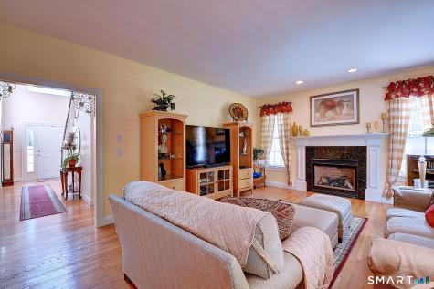 20 Livingston Way Manchester CT 06040