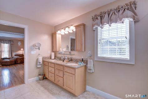 20 Livingston Way Manchester CT 06040