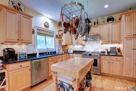 20 Livingston Way Manchester CT 06040