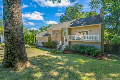 96 Farm Brook Court Hamden CT 06514