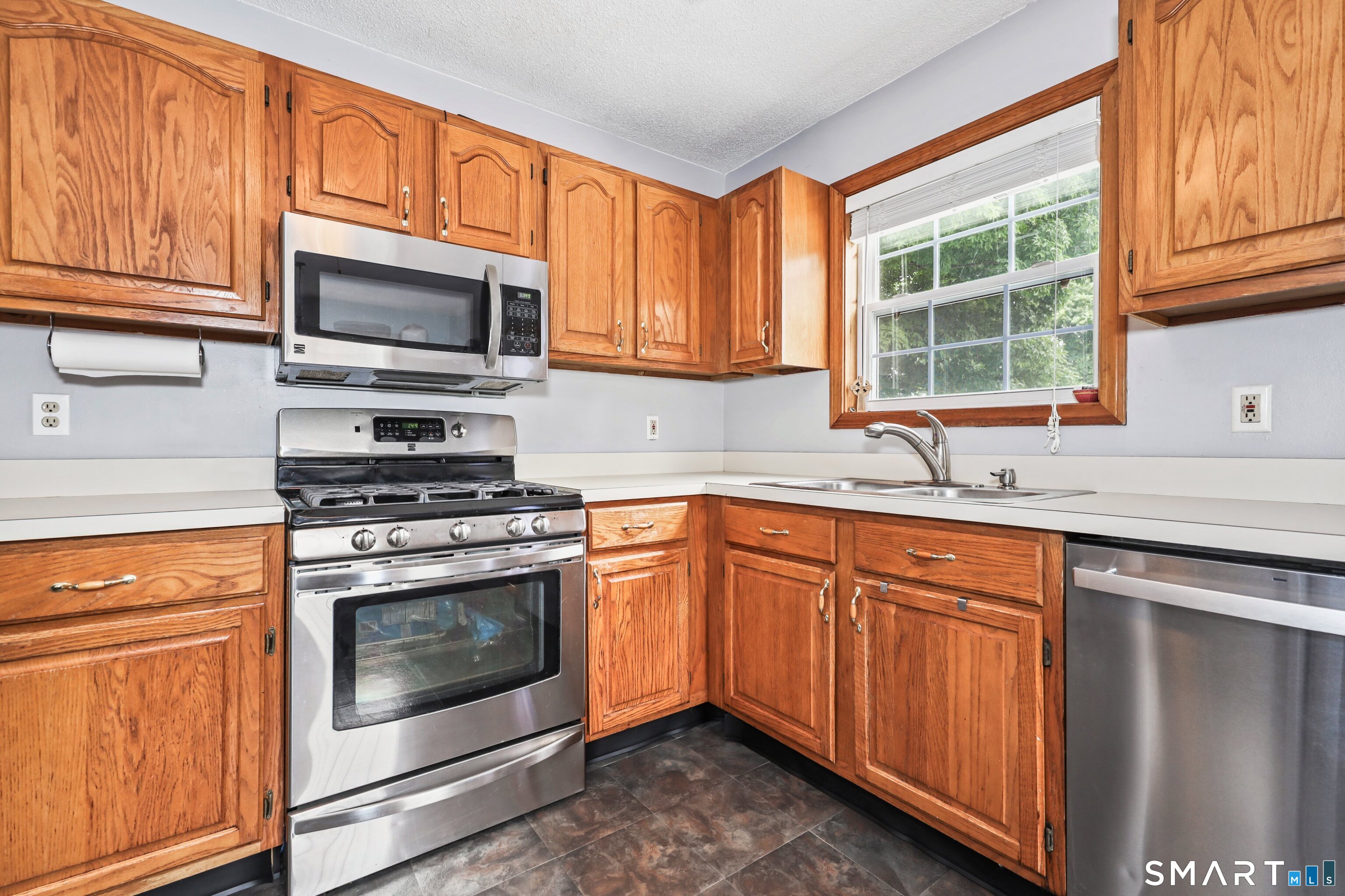 33 Red Robin Road Naugatuck CT 06770