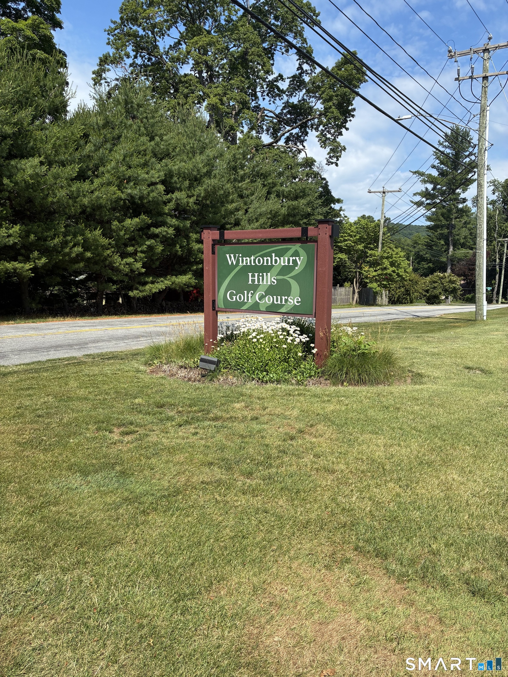 2 Barn Hill Road Bloomfield CT 06002