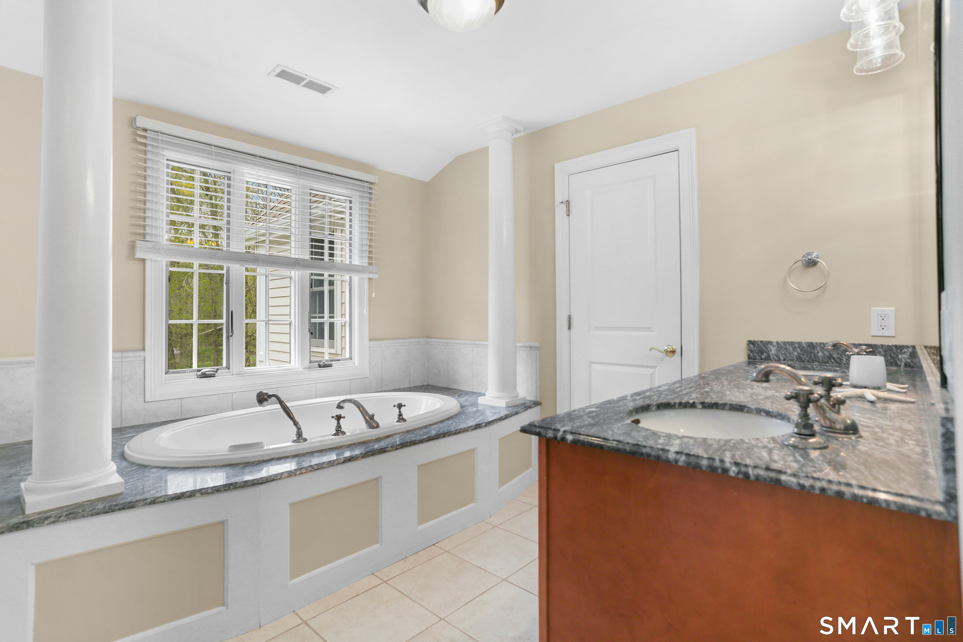 4041 Redding Road Fairfield CT 06824