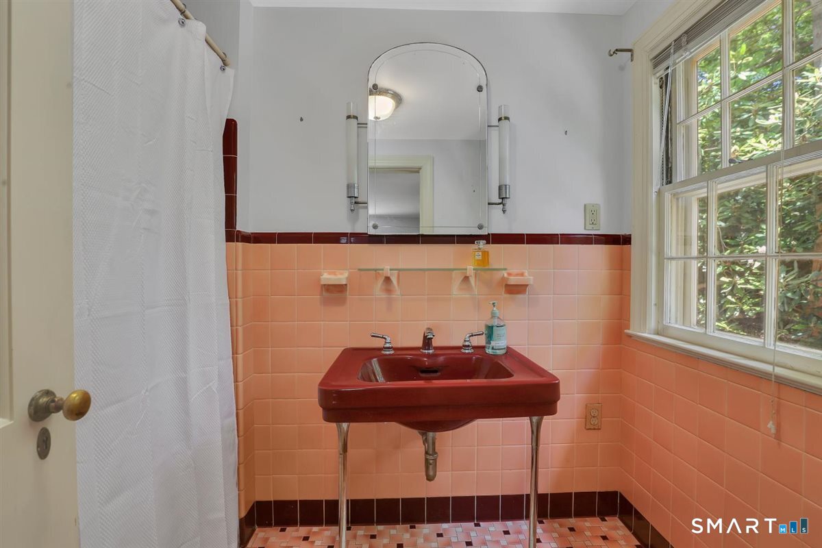38 Knollwood Road North Haven CT 06473