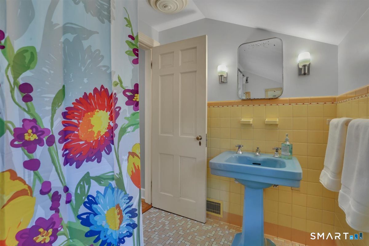 38 Knollwood Road North Haven CT 06473