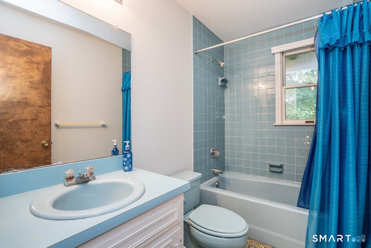22 Terry Plains Road Bloomfield CT 06002