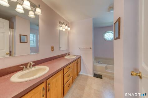 21 Laurel Circle East Windsor CT 06088
