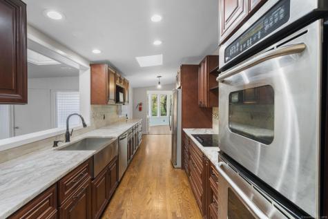 999 Monroe Turnpike Monroe CT 06468