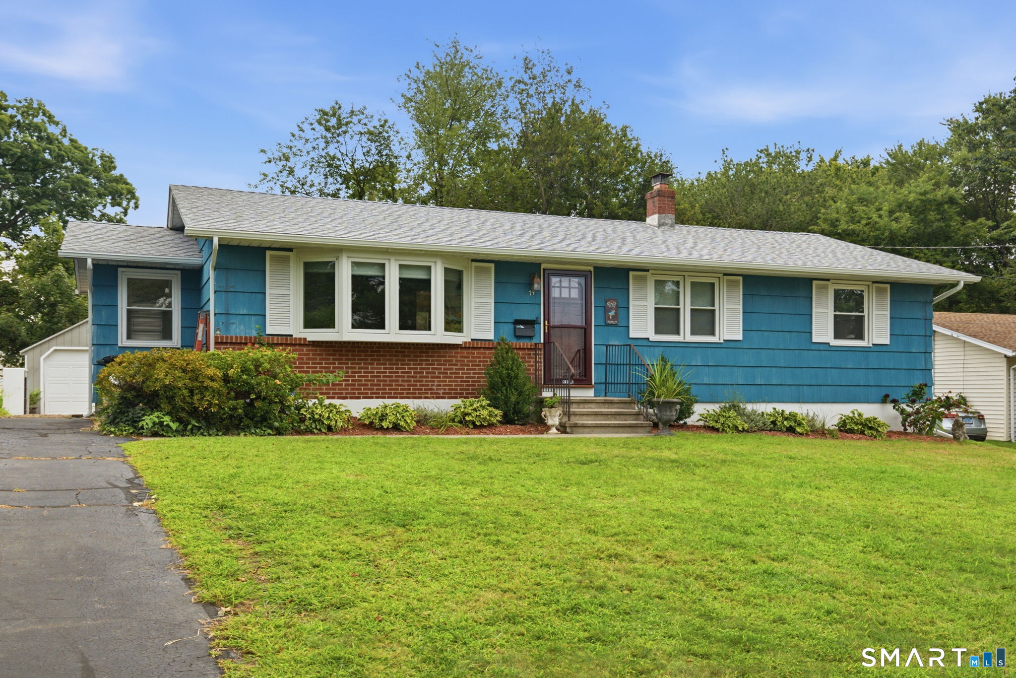 Milford CT, 74 Live Oaks Road