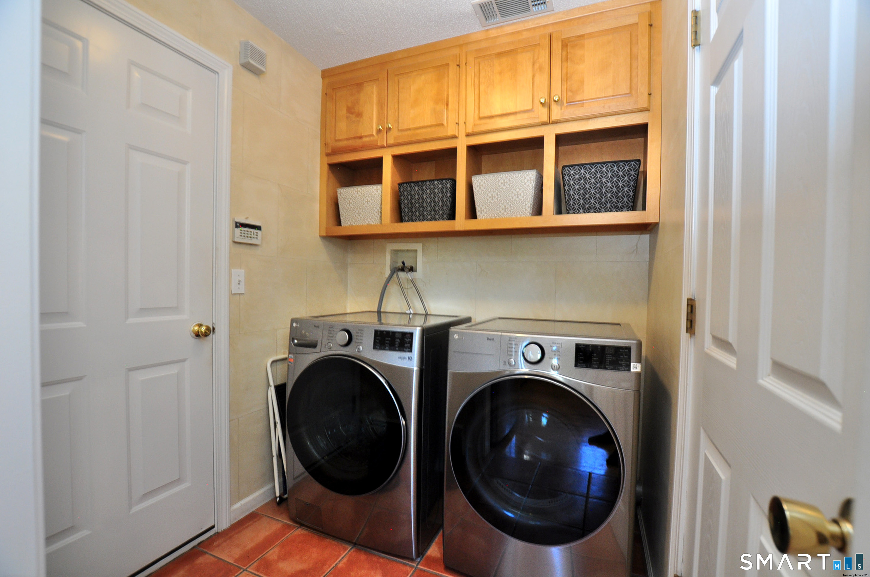 87 Gilbert Lane South Windsor CT 06074