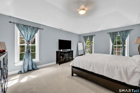 16 Highwood Crossing Burlington CT 06013
