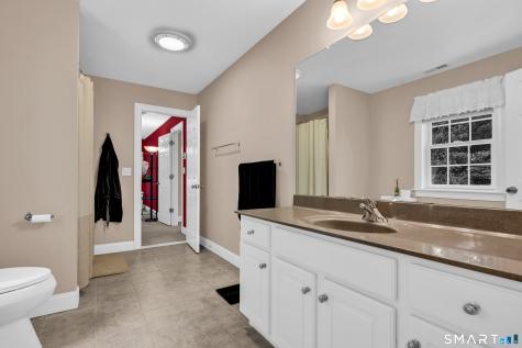 16 Highwood Crossing Burlington CT 06013