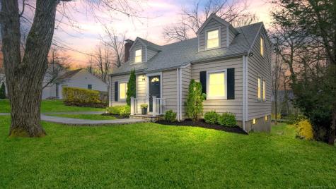 305 Woodridge Avenue Fairfield CT 06825