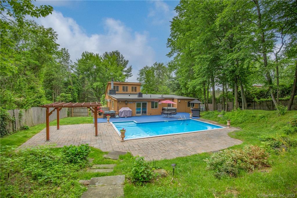 381 Middle Road Farmington CT 06032