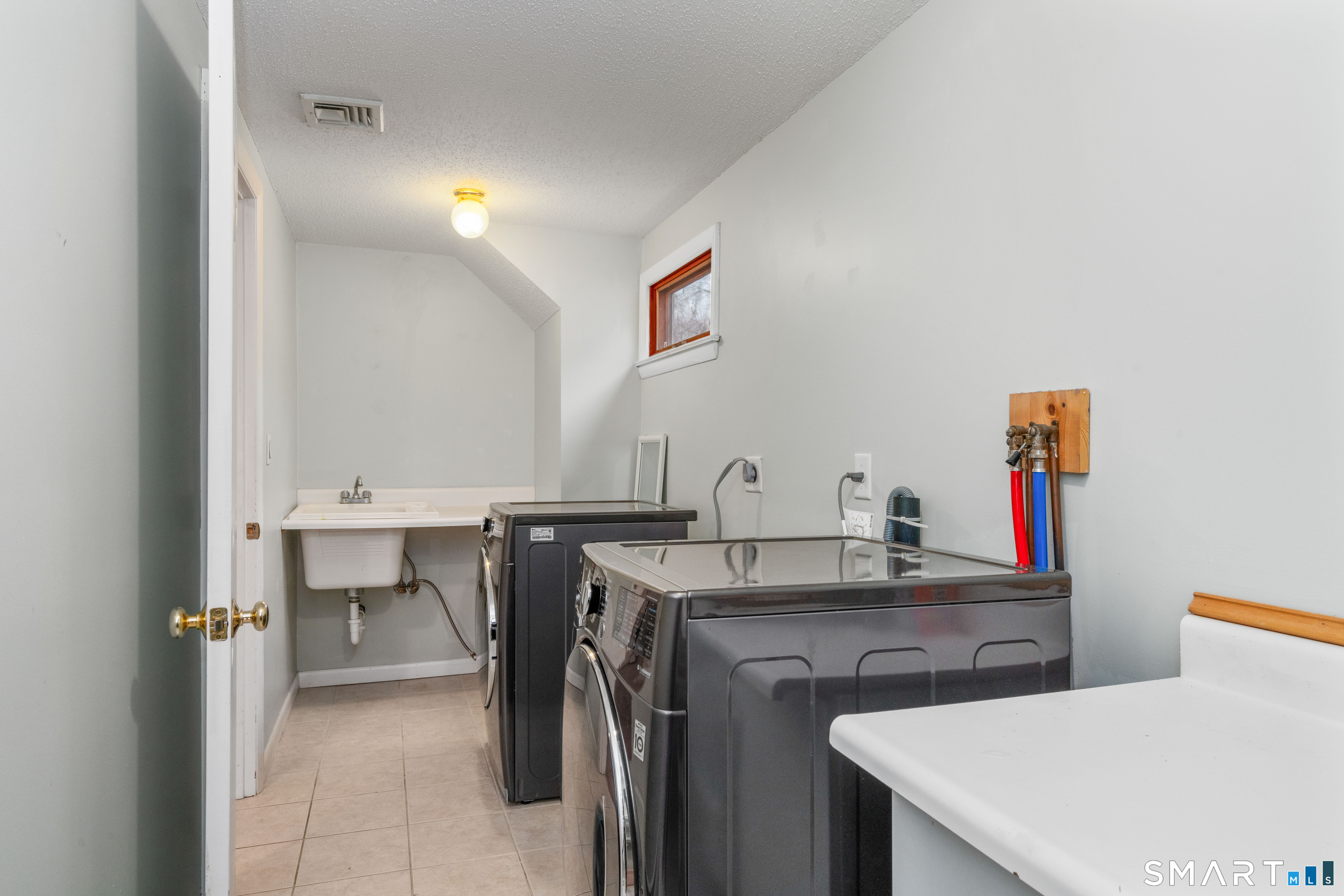 243 Terry Road Hartford CT 06105