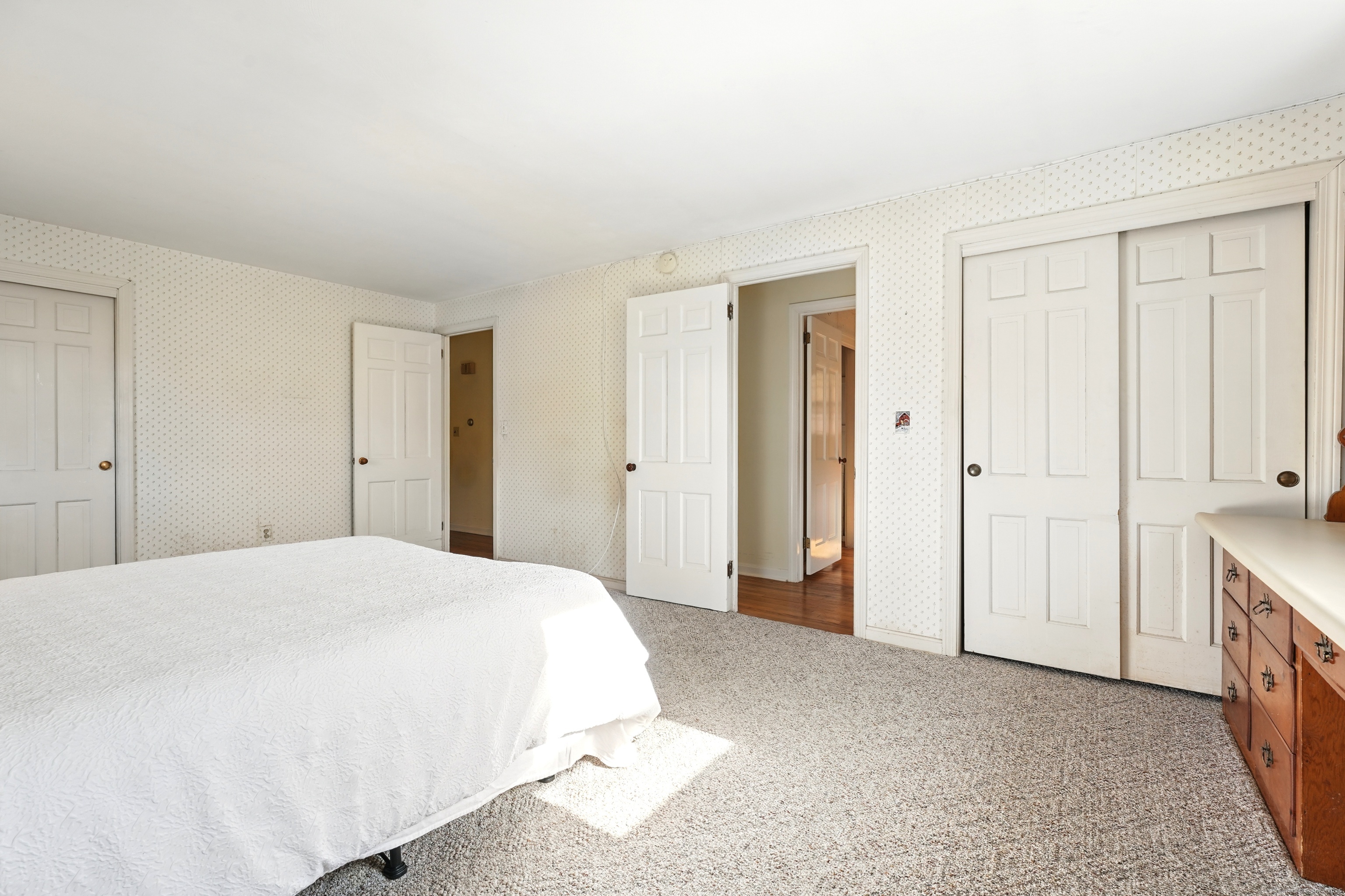 1527 King Street Enfield CT 06082