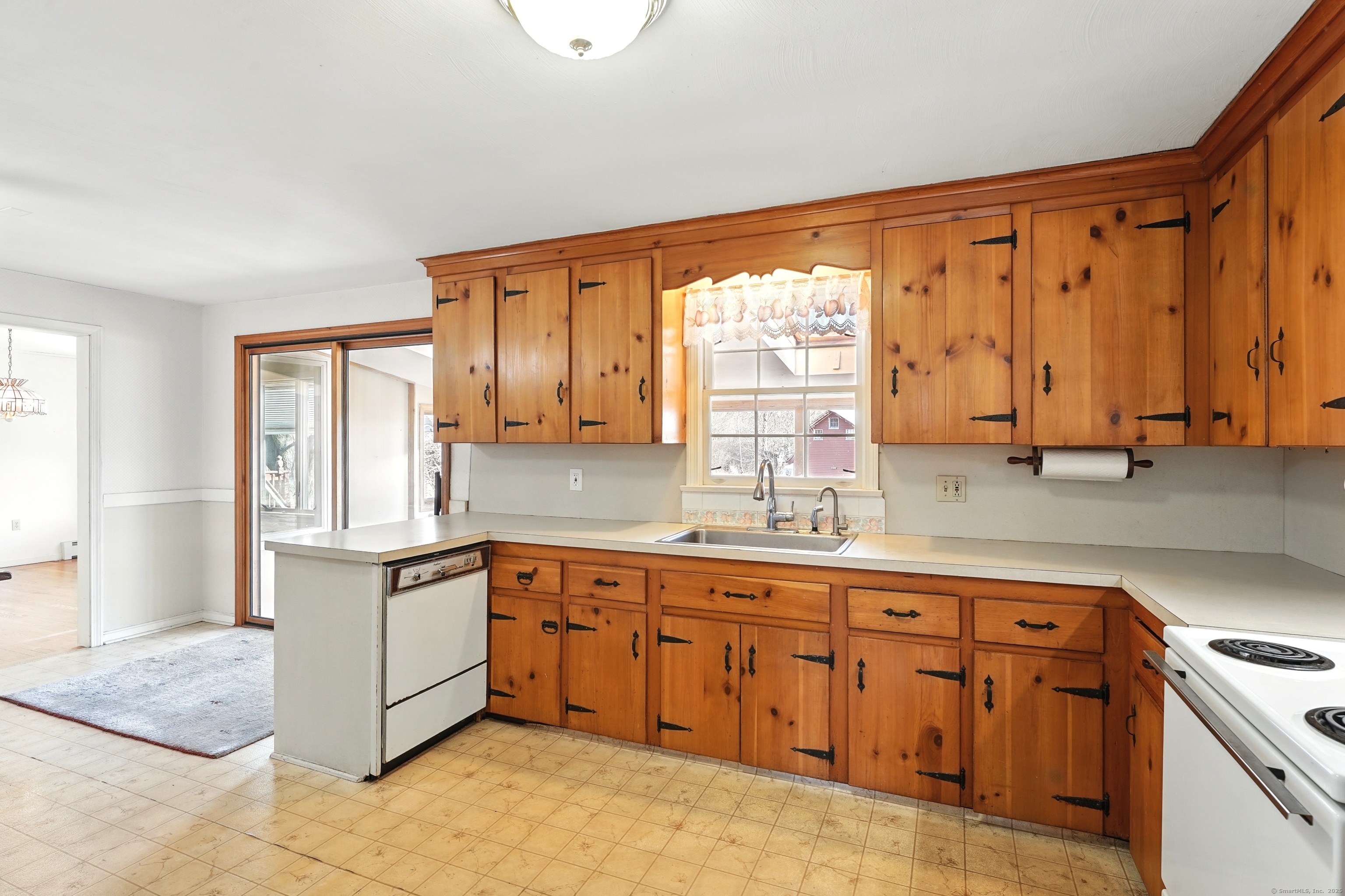 1527 King Street Enfield CT 06082