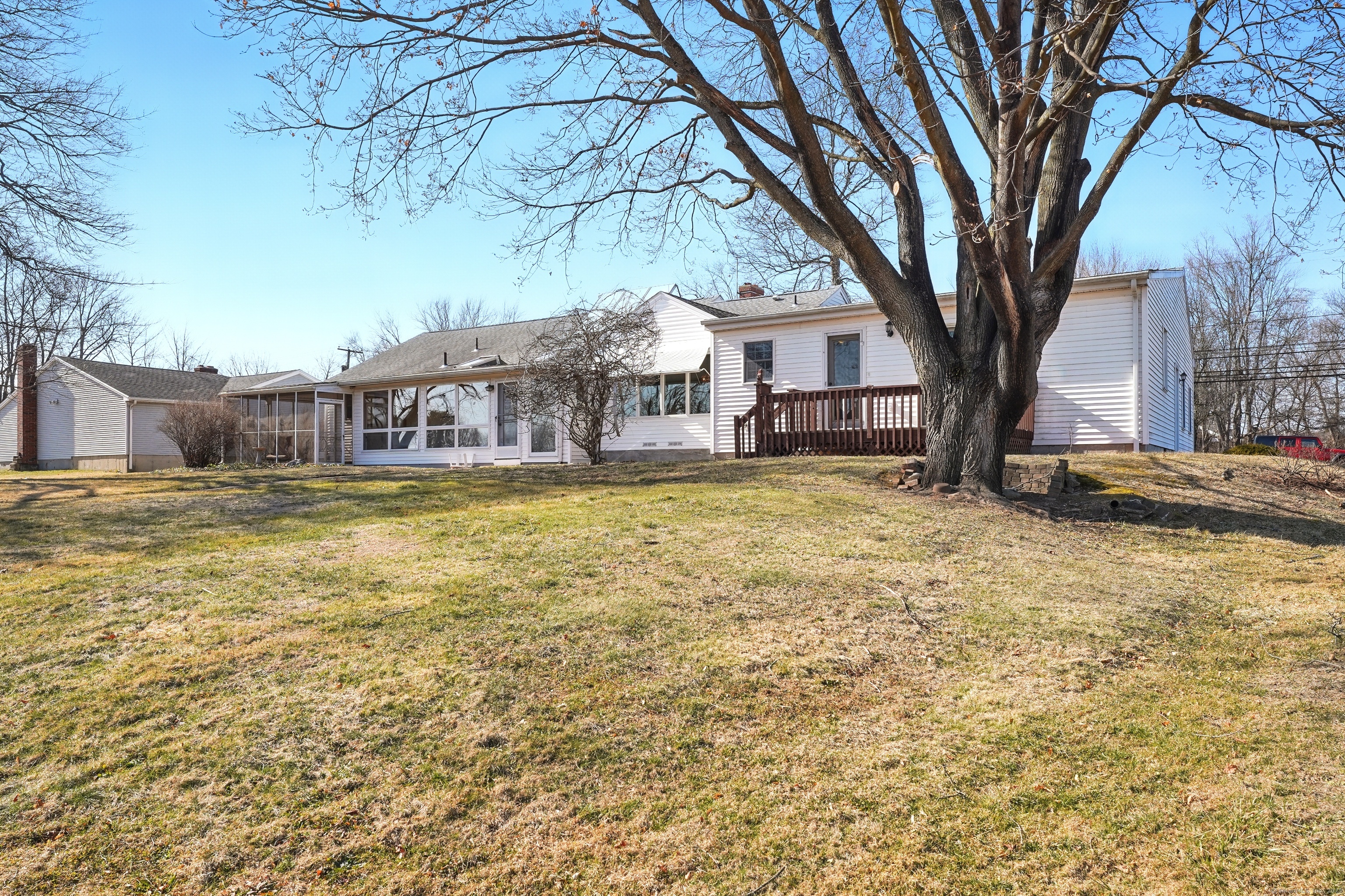 1527 King Street Enfield CT 06082