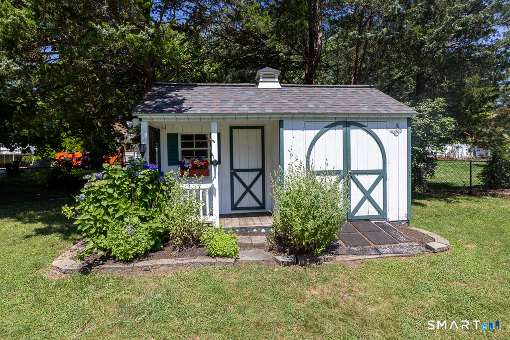 9 Whitewood Road Clinton CT 06413
