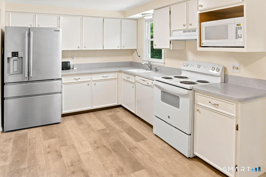 9 Whitewood Road Clinton CT 06413