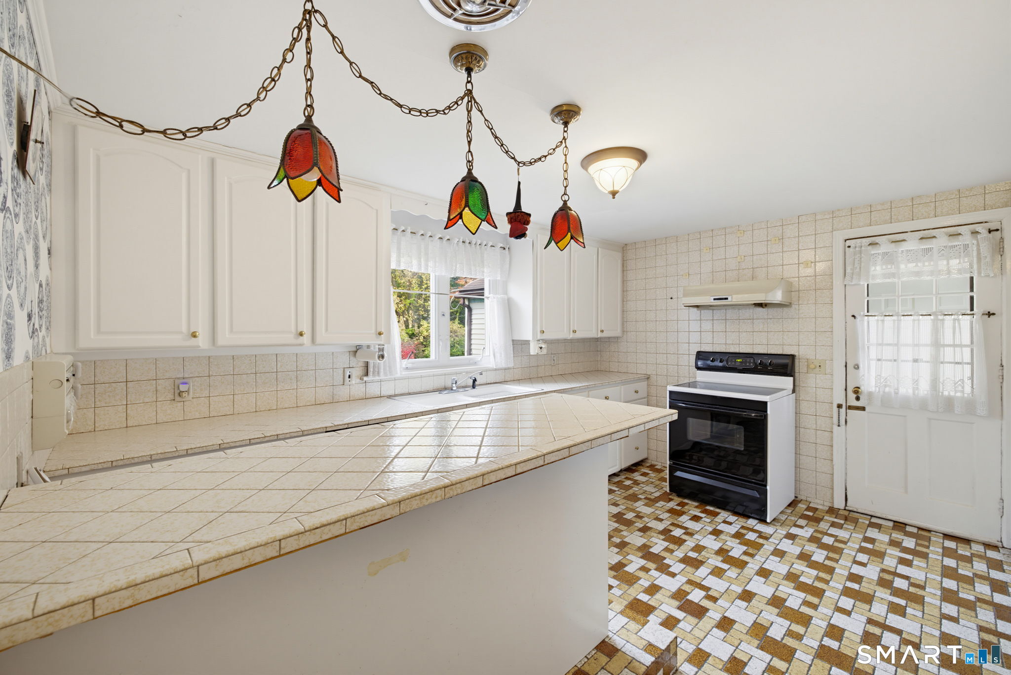 13 Glover Avenue Newtown CT 06470