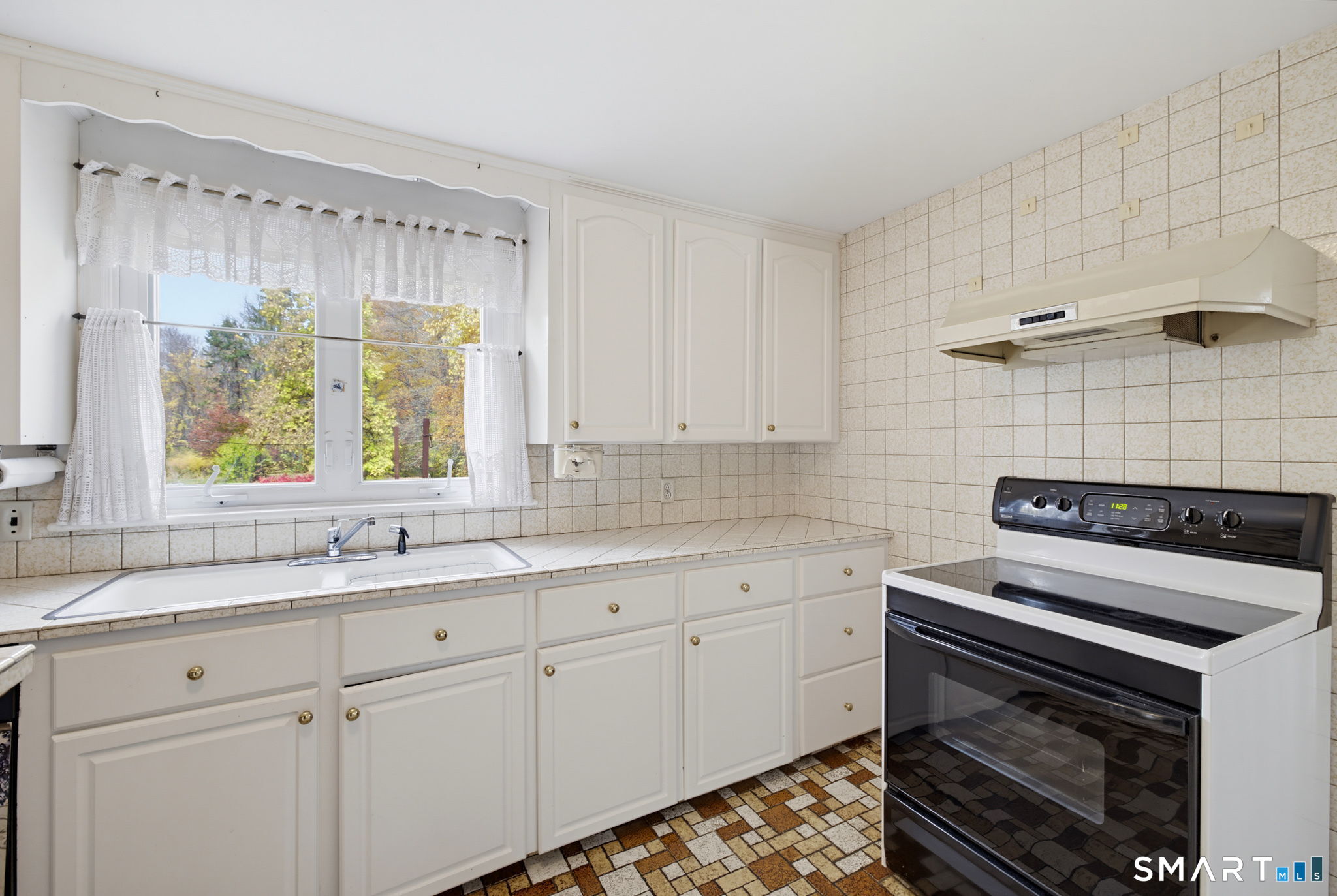13 Glover Avenue Newtown CT 06470