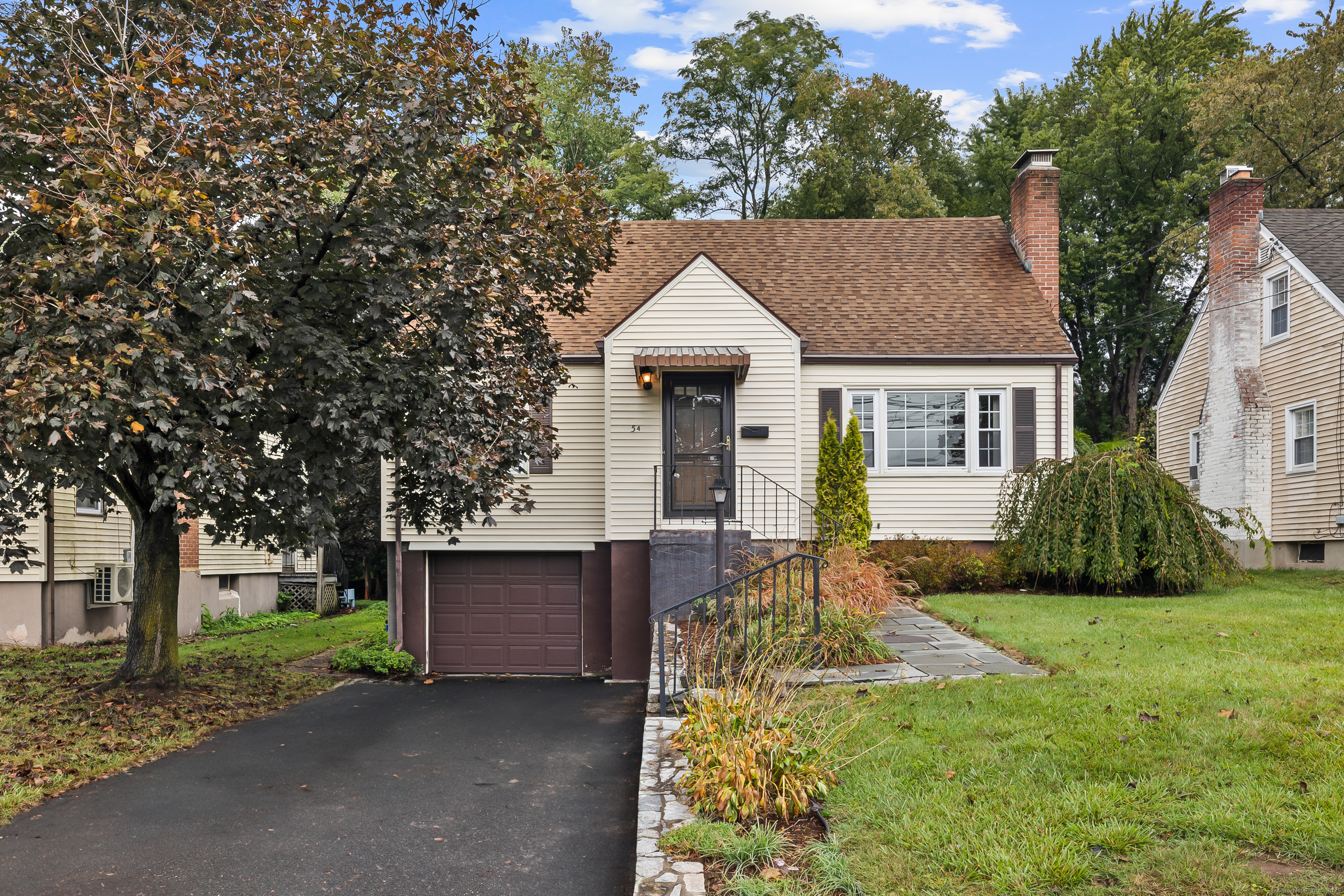 54 Jackson Avenue West Hartford CT 06110