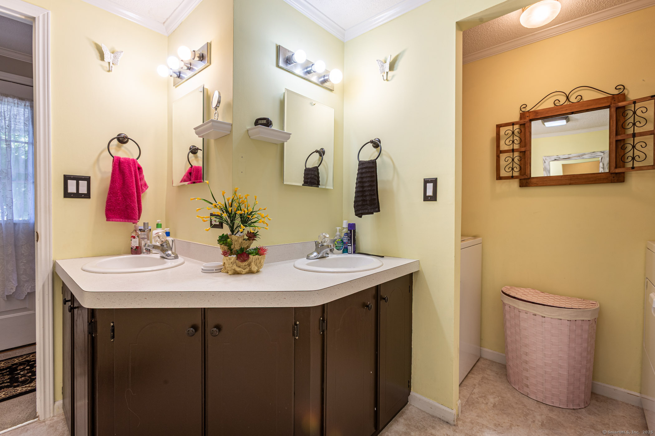 15 Sioux Road East Hartford CT 06118