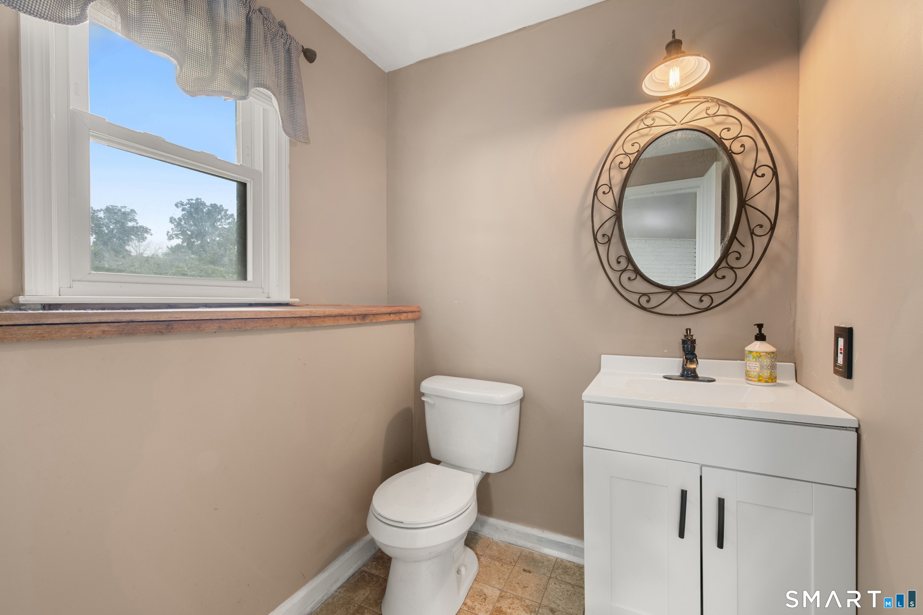 8 Meadow Drive Oxford CT 06478