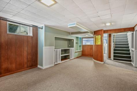 1 Chapman Avenue Waterford CT 06375