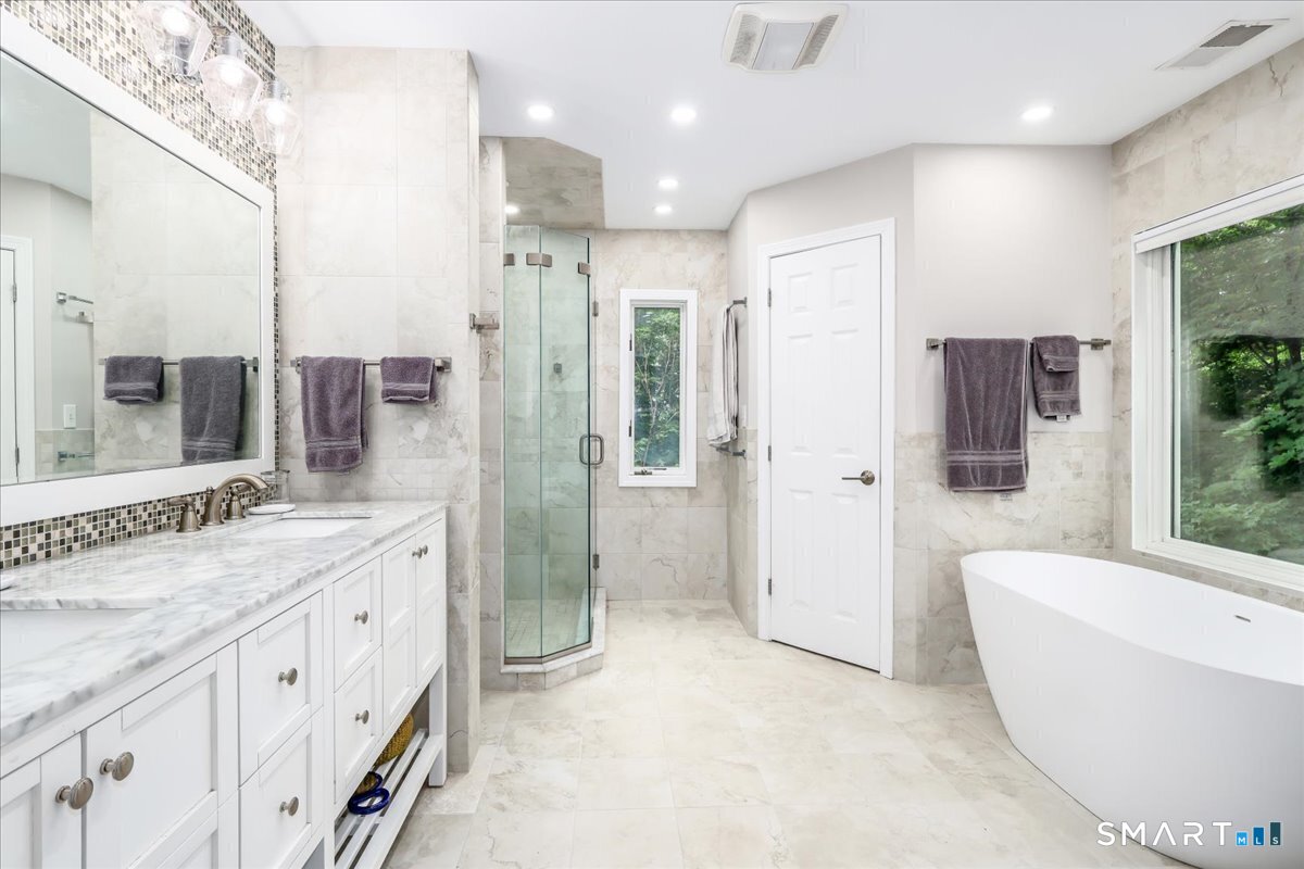 33 Greenknoll Drive Brookfield CT 06804
