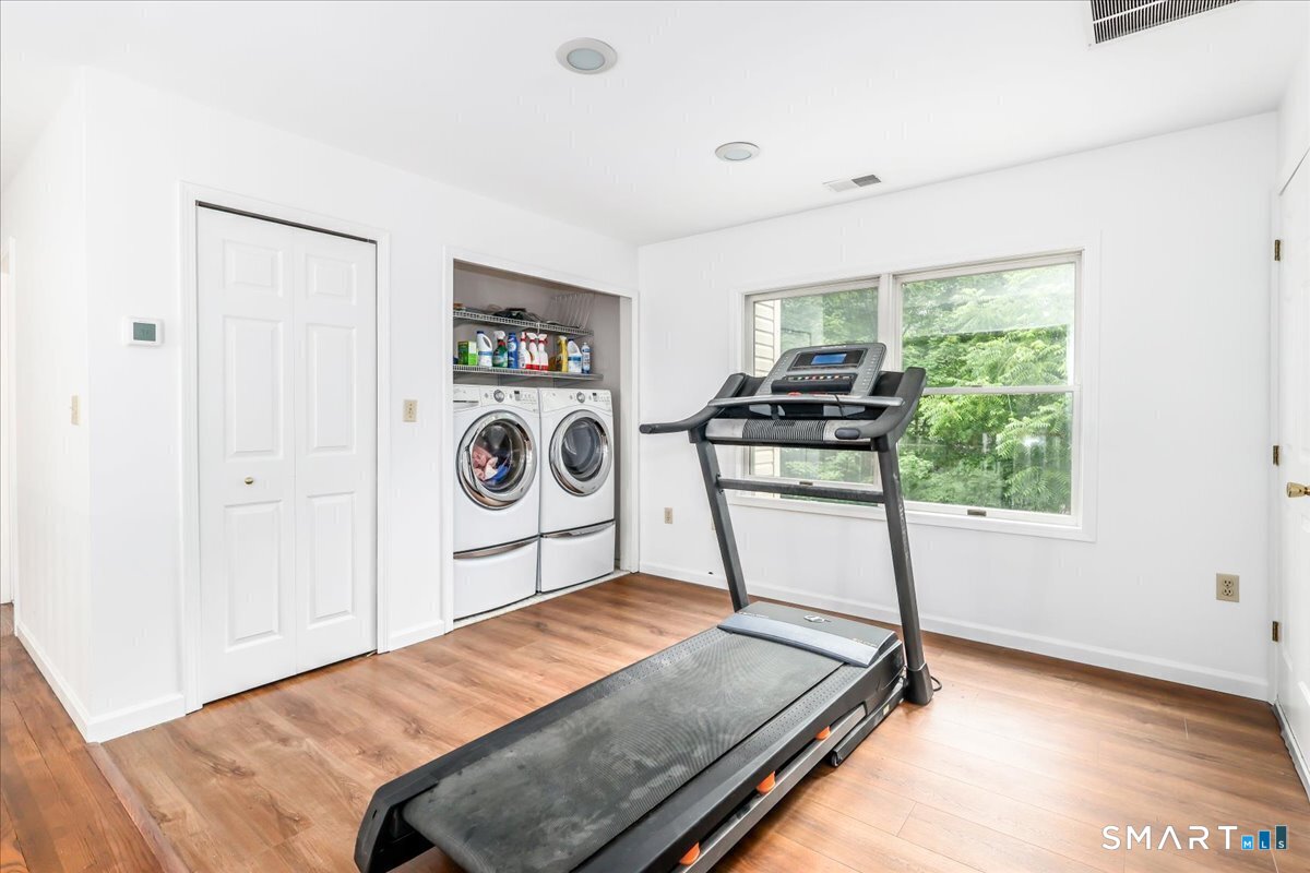33 Greenknoll Drive Brookfield CT 06804