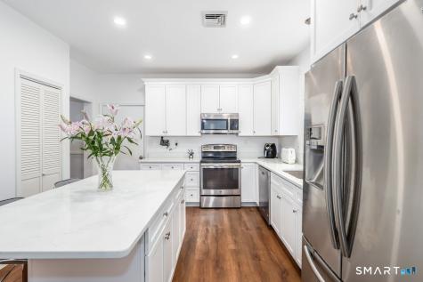 33 Greenknoll Drive Brookfield CT 06804
