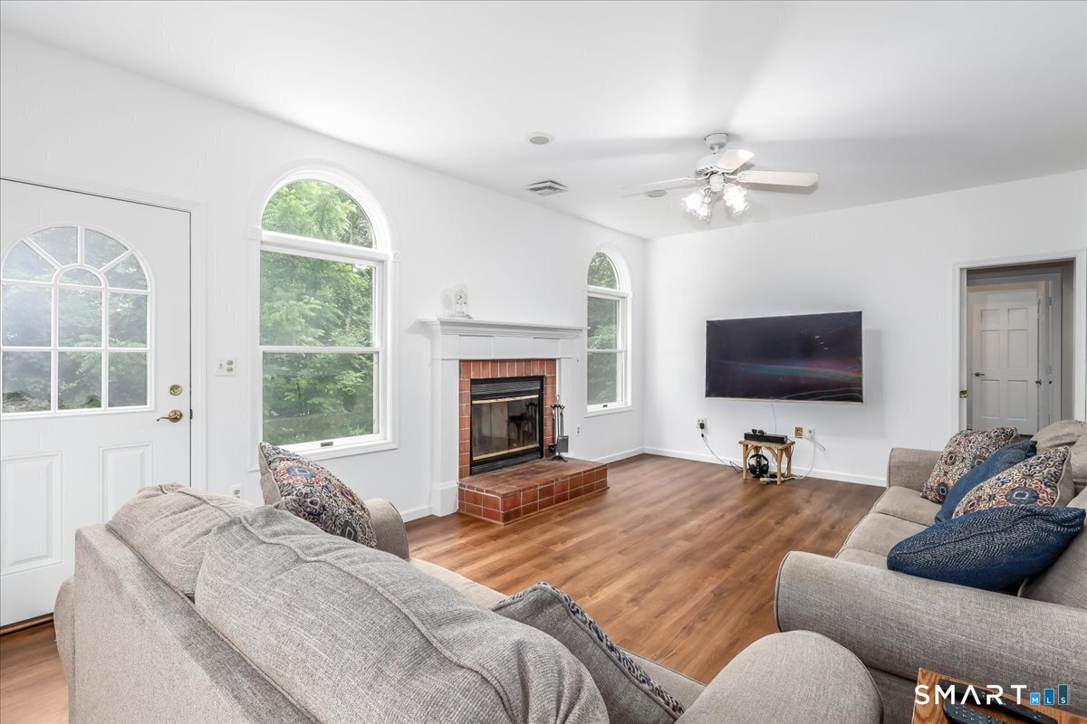 33 Greenknoll Drive Brookfield CT 06804