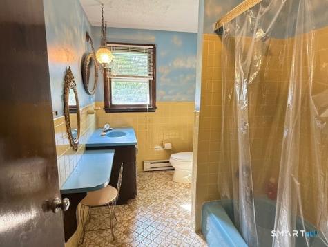 65 Glenview Road Meriden CT 06450