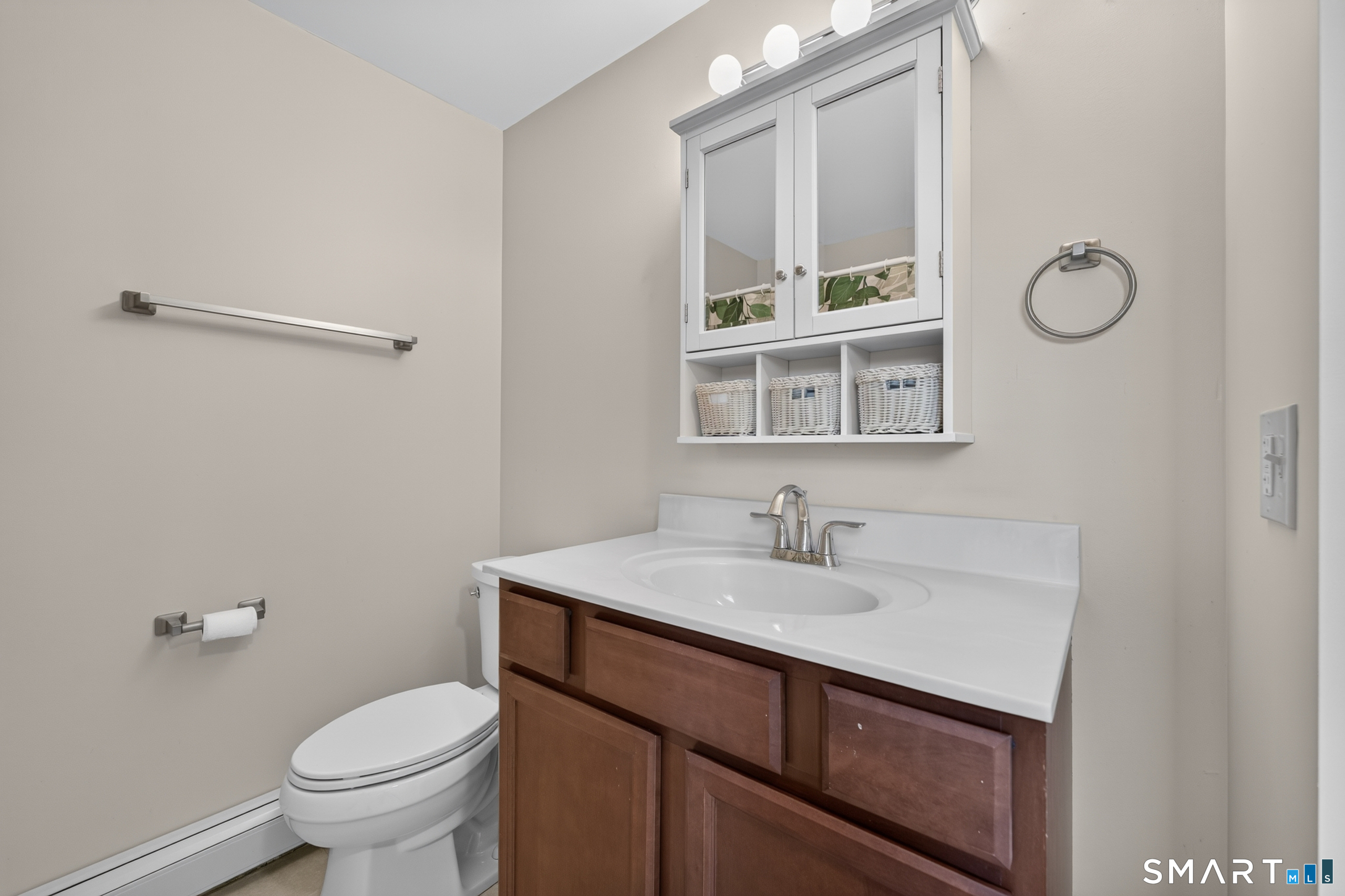 6 White Plains Road Norwich CT 06360
