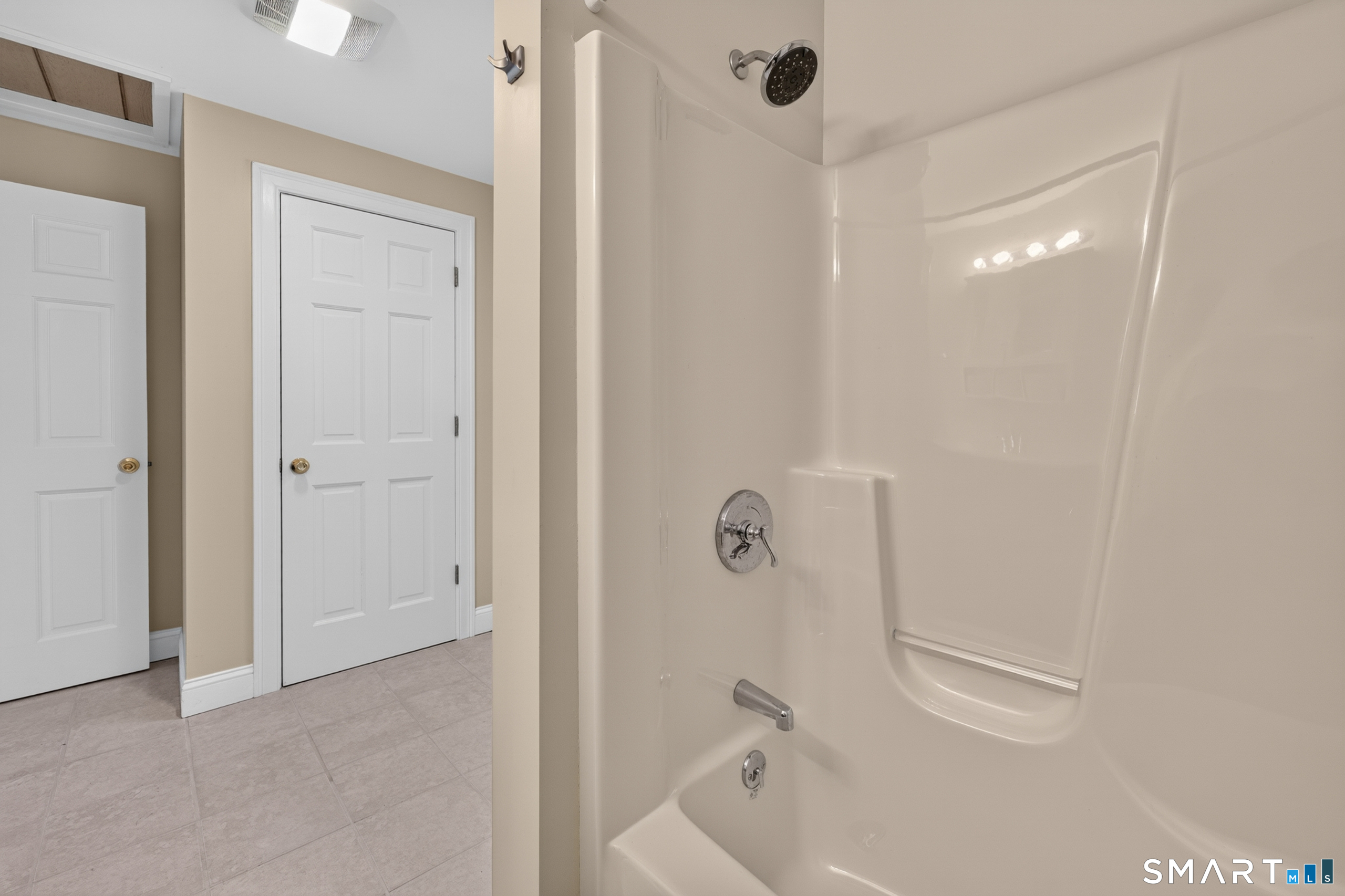 6 White Plains Road Norwich CT 06360