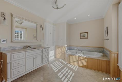 175 River Road Essex CT 06426