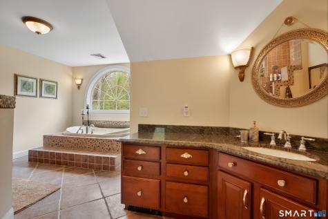 8 Curtiss Meadows Woodbury CT 06798