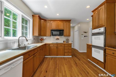 1 Crystal Terrace Woodbridge CT 06525