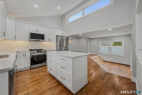 1092 Ocean Avenue New London CT 06320
