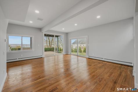1092 Ocean Avenue New London CT 06320
